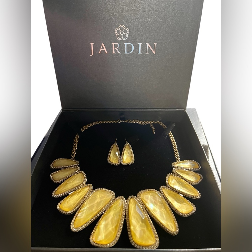 Vintage Jardin Gold Rhinestone Faceted Medallion Necklace with Matching Earrings